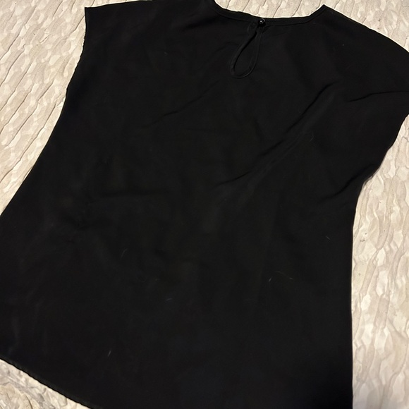 black blouse - Picture 2 of 2